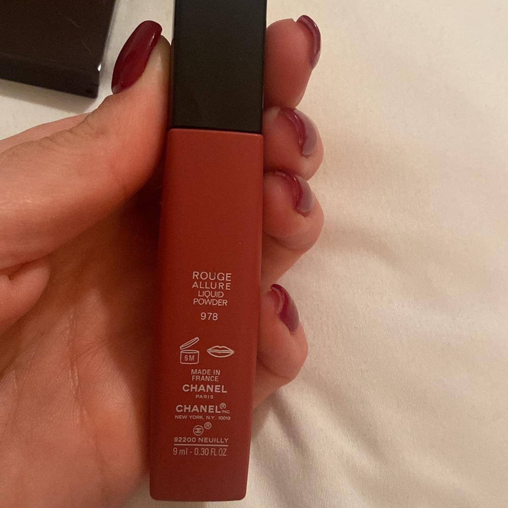 Chanel Rouge Allure Liquid - Picture 2 of 3